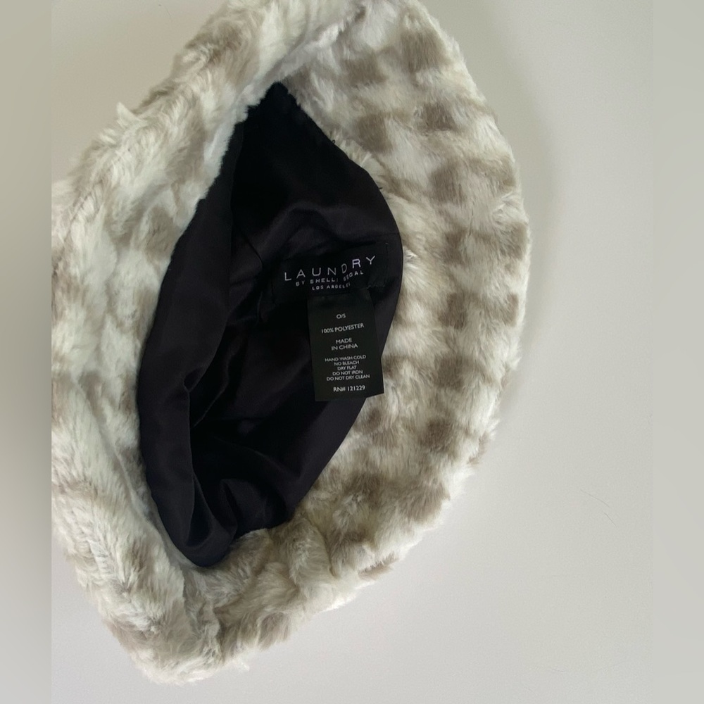 Laundry by Shelli Segal Faux Fur Lined Bucket Hat, Bucket Hat, White-Gray OS - Picture 3 of 5